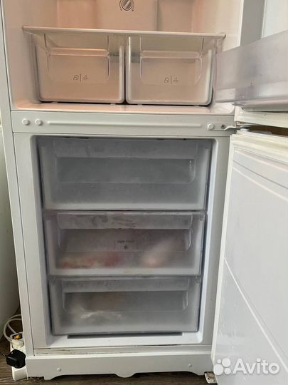 Холодильник Hotpoint ariston