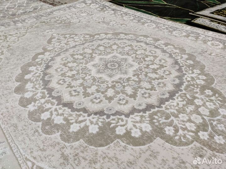 Ковёр 1,5 на 2,3 на пол