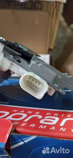 Замок двери передней левой Audi VW Skoda