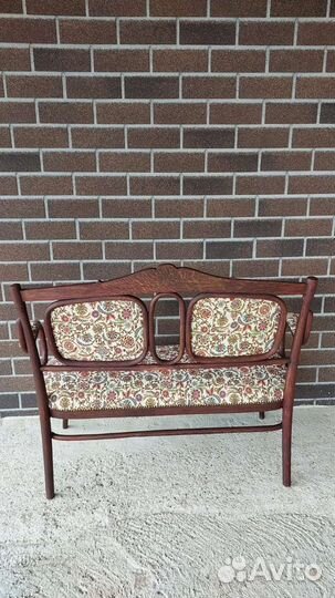 Антикварный старинный диванчик