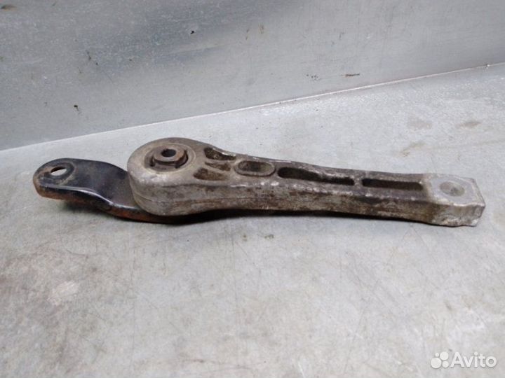 Опора двигателя задняя Volkswagen Passat B6