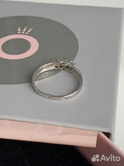 Серебряное кольцо с камушками