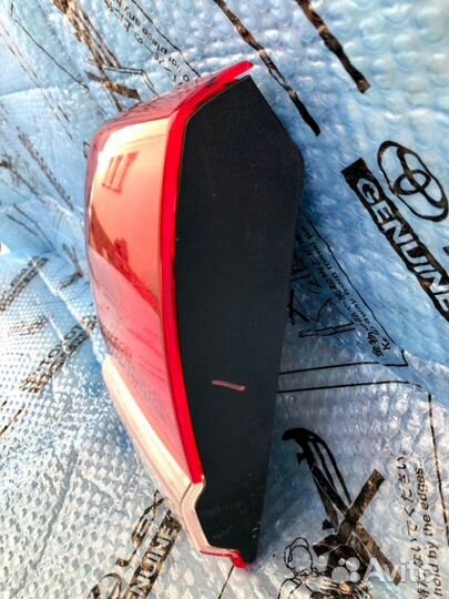 Фонарь багажника задний правый Toyota Lc 200