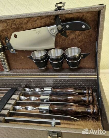 Шампpa подарочные в кейсe Tигр