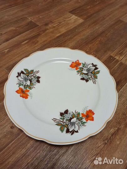Фарфоровое блюдо