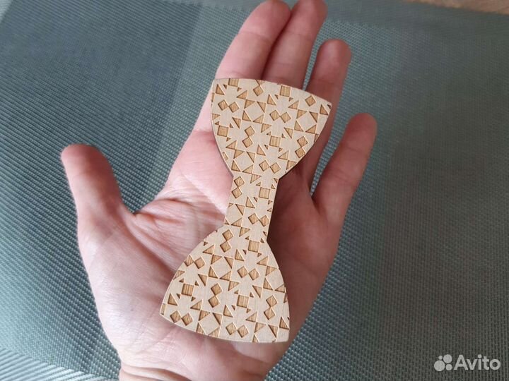 Галстук бабочка из дерева на магнитной застежке