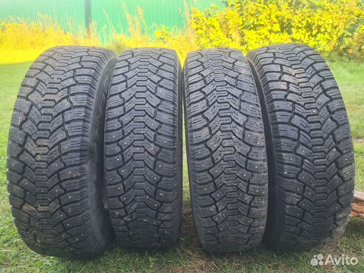 Продам зимние шины с дисками 195/70/15 С