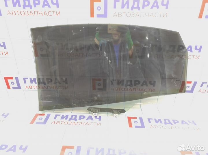 Стекло двери задней правой Nissan Almera (G15) 823