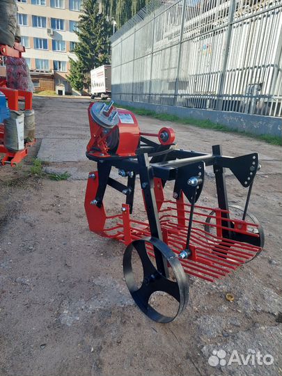 Картофелекопалка вибрационная Пахарь ккм-1