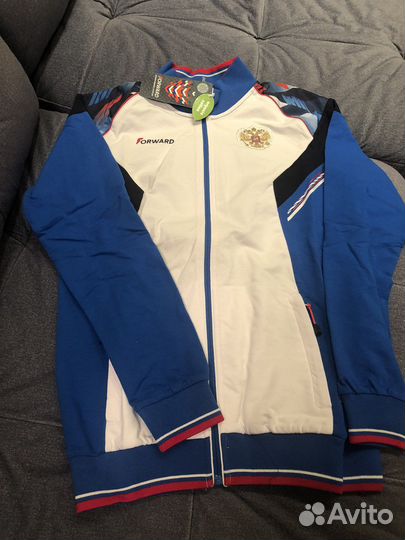 Продам спортивный костюм