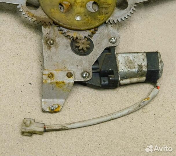 Стеклоподъемник передний левый универсальный