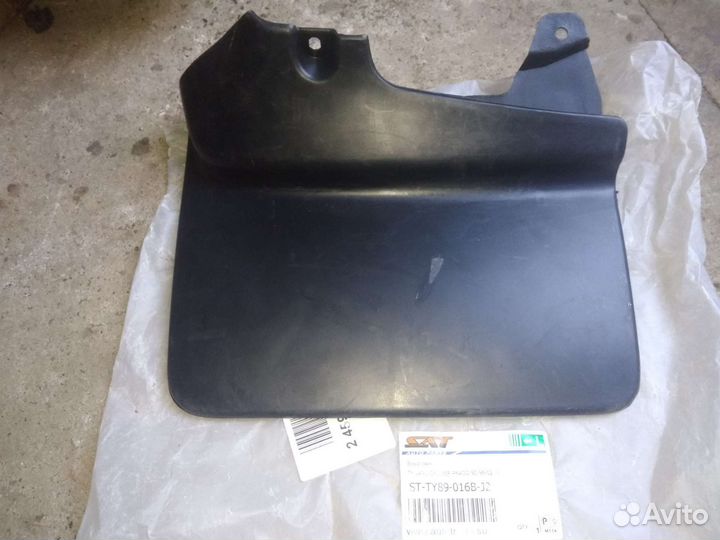 Брызговик toyota land cruiser prado передний левый