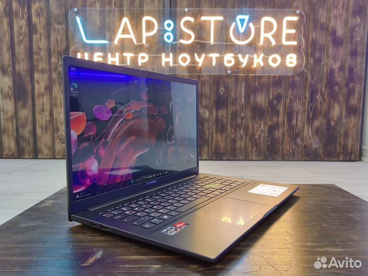 Asus oled Ryzen 5 16GB Vega Graphics