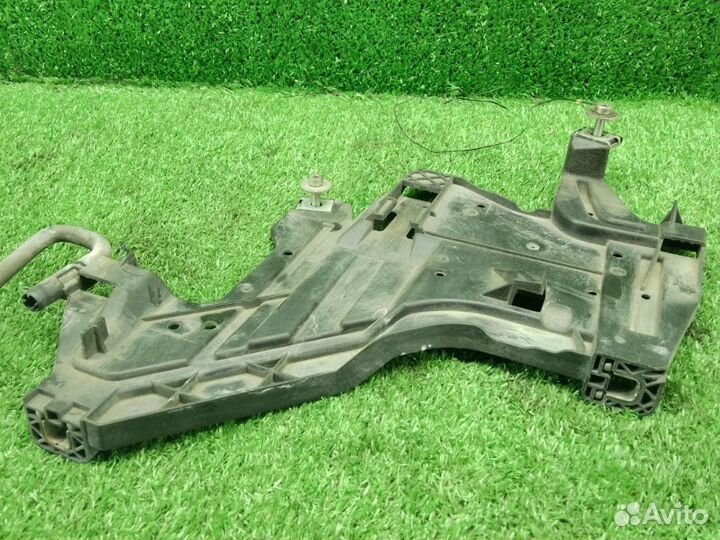 Кронштейн левый Audi A4 Iv B8 3445