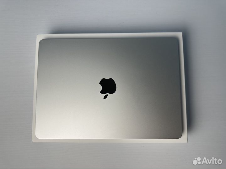 MacBook Air 13 2022 M2 512Gb (Silver, 165 циклов)