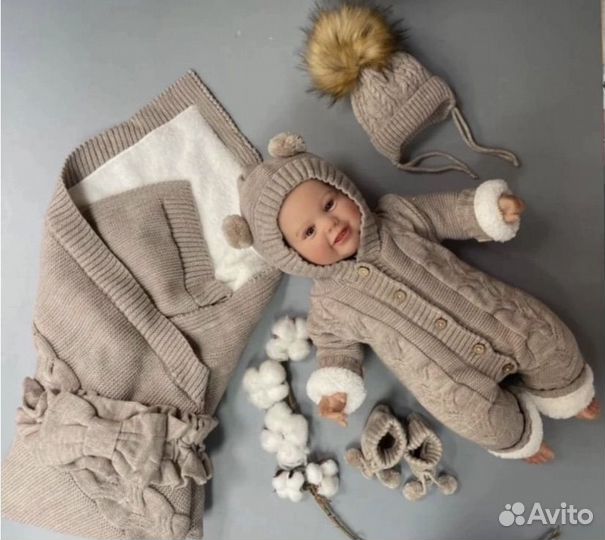 Комплект на выписку вязанный