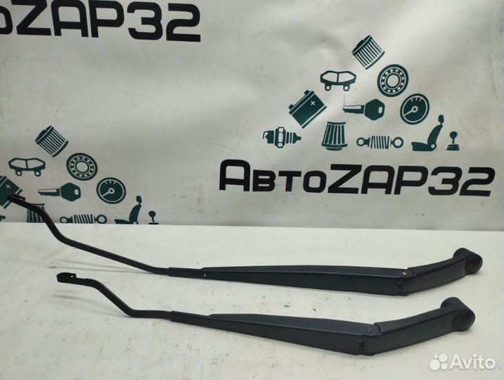 Поводок дворника Hyundai Solaris седан G4FC 2011