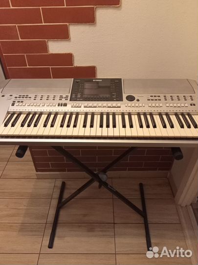 Продам синтезатор(рабочая станция) Yamaha PSR-S900