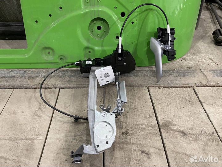 Ручка внутренняя двери правой Volvo FH5 24112472