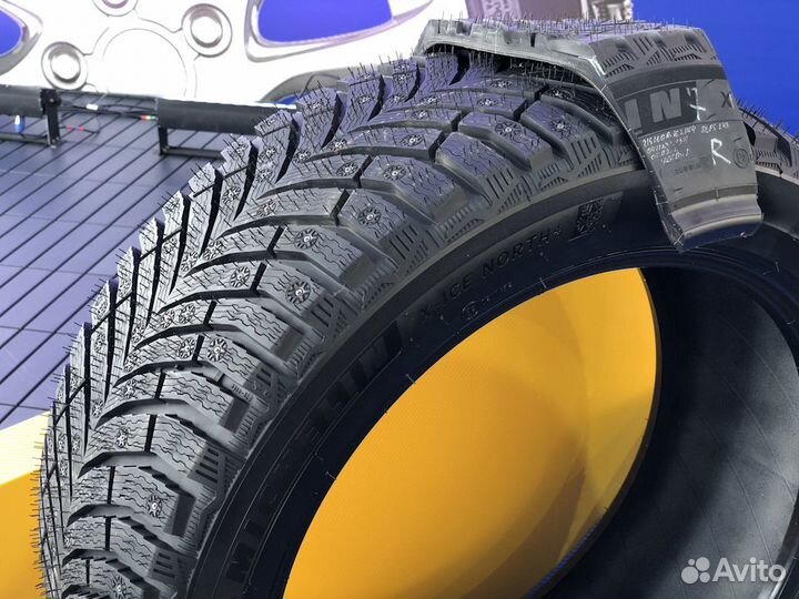 Michelin X-Ice North 4 215/65 R17