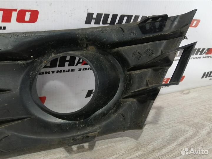 Решетка противотуманной фары левая Ситроен С4