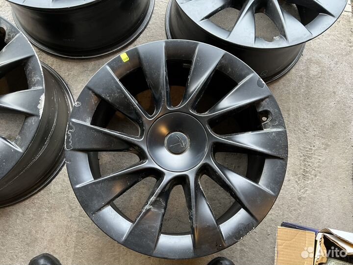 Tesla model Y R20 оригинальные диски