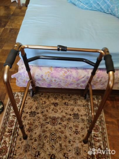 Ходунки для взрослых на колесах