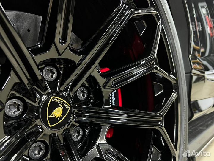 Онигинальные диски Lamborghini Urus R22