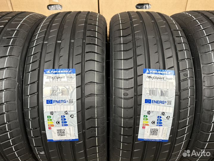 Triangle EffeXSport TH202 235/40 R19 и 265/35 R19 98Y