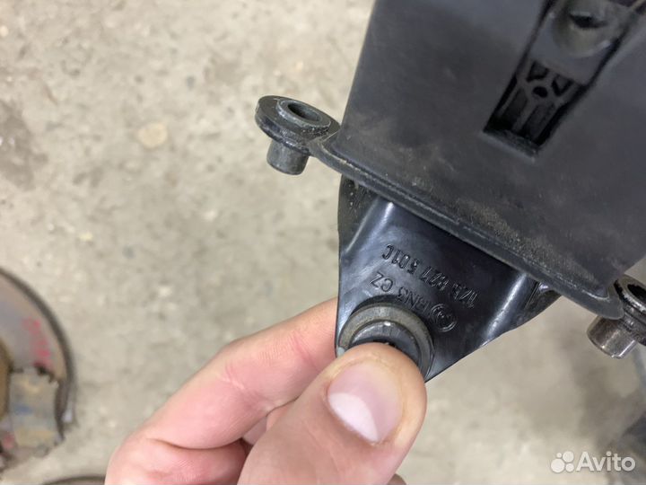 Замок багажника Skoda Octavia A5