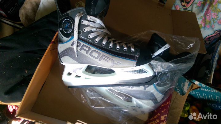 Коньки хоккейные