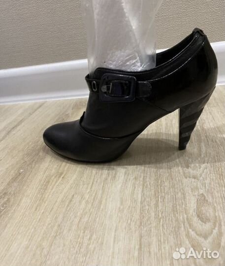 Туфли женские 38-39 размер черные и бежевые