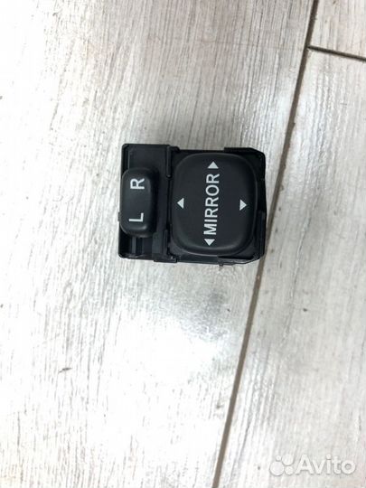 Блок управления зеркалами Toyota Avensis универсал