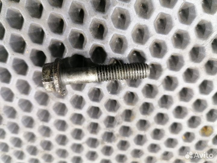 Болт крепления клапонной крышки М8 L45 Mercedes Be