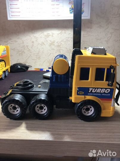 Автомобиль с прицепом и трактором