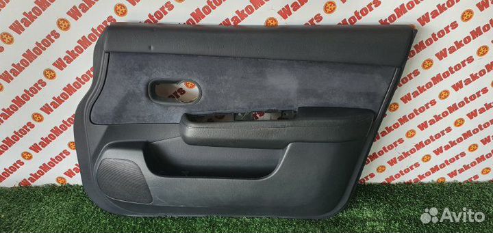 Обшивка боковой двери передняя правая Nissan Tiida