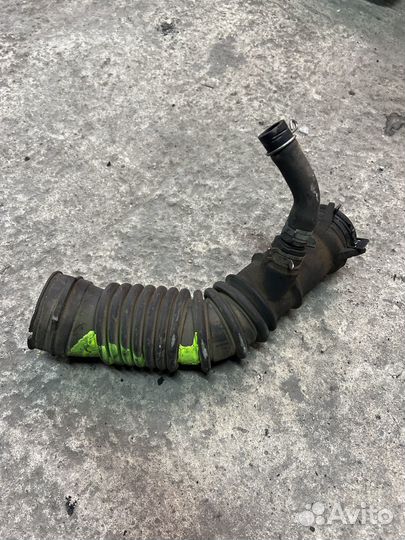 Патрубок воздушный Toyota Yaris 1.4 дизель 04г