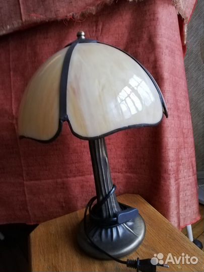 Лампа настольная с абажуром