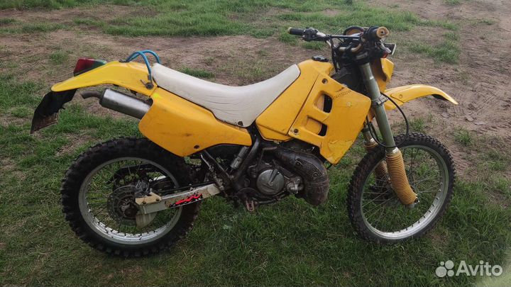 Suzuki ts200r