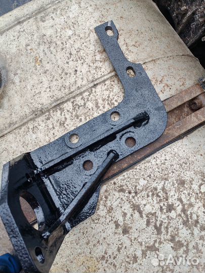 Кронштейн крепления энергоаккумулятора