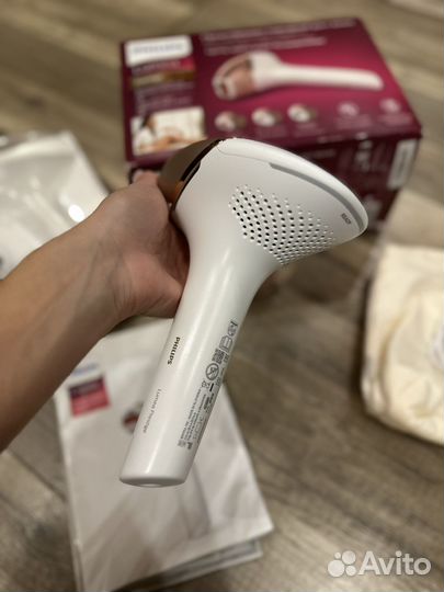 Фотоэпилятор Philips Lumea Prestige BRi956