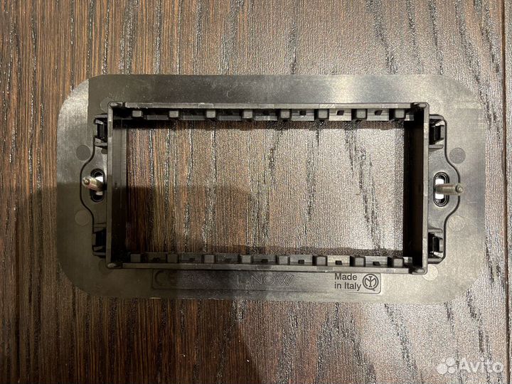 Рамка Bticino Living Now space 4-модульная