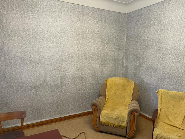 Комната 43 м² в 2-к., 1/2 эт.