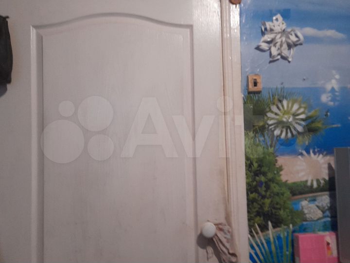 Комната 28 м² в 9-к., 1/1 эт.