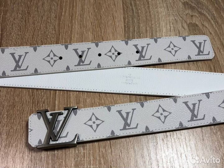 Ремень унисекс Louis Vuitton. Белый