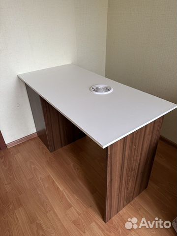 Маникюрный стол