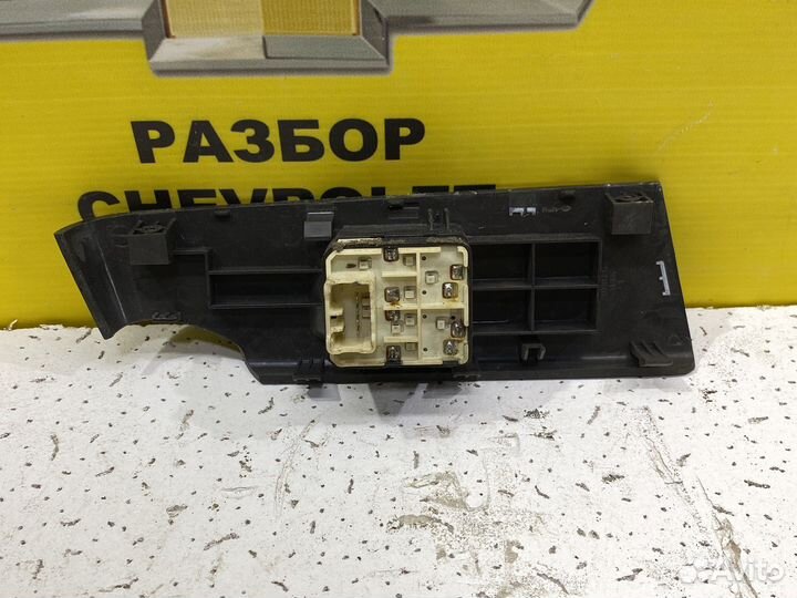 Кнопка стеклоподъемника chevrolet aveo т250