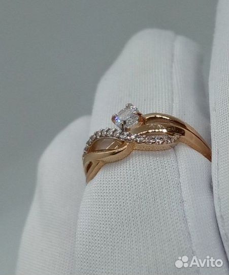 Золотое кольцо с фианитом 15,5р
