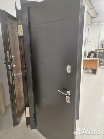 Двери входные с витрины