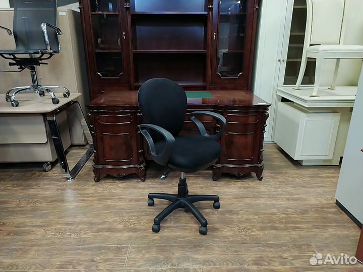 Кресло для персонала б/у CH-687 чарли 12029-чрн